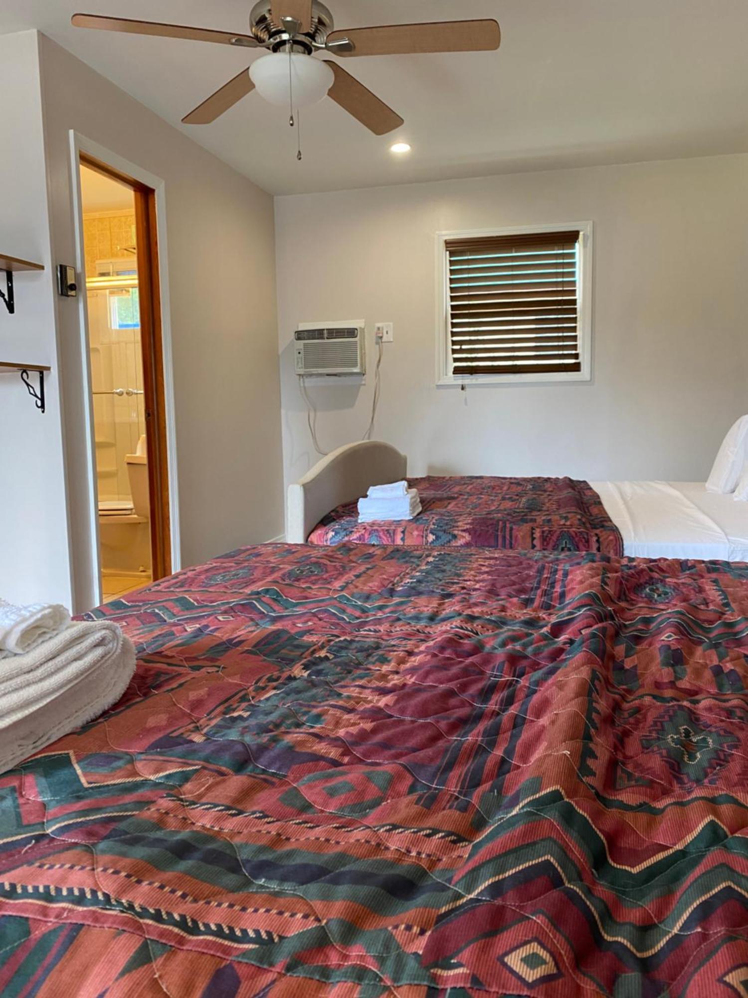Barberry Court Motel &Cabins Lake George Rum bild
