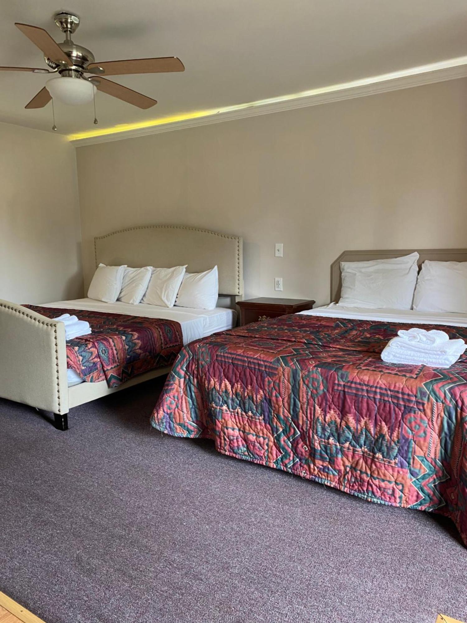 Barberry Court Motel &Cabins Lake George Rum bild